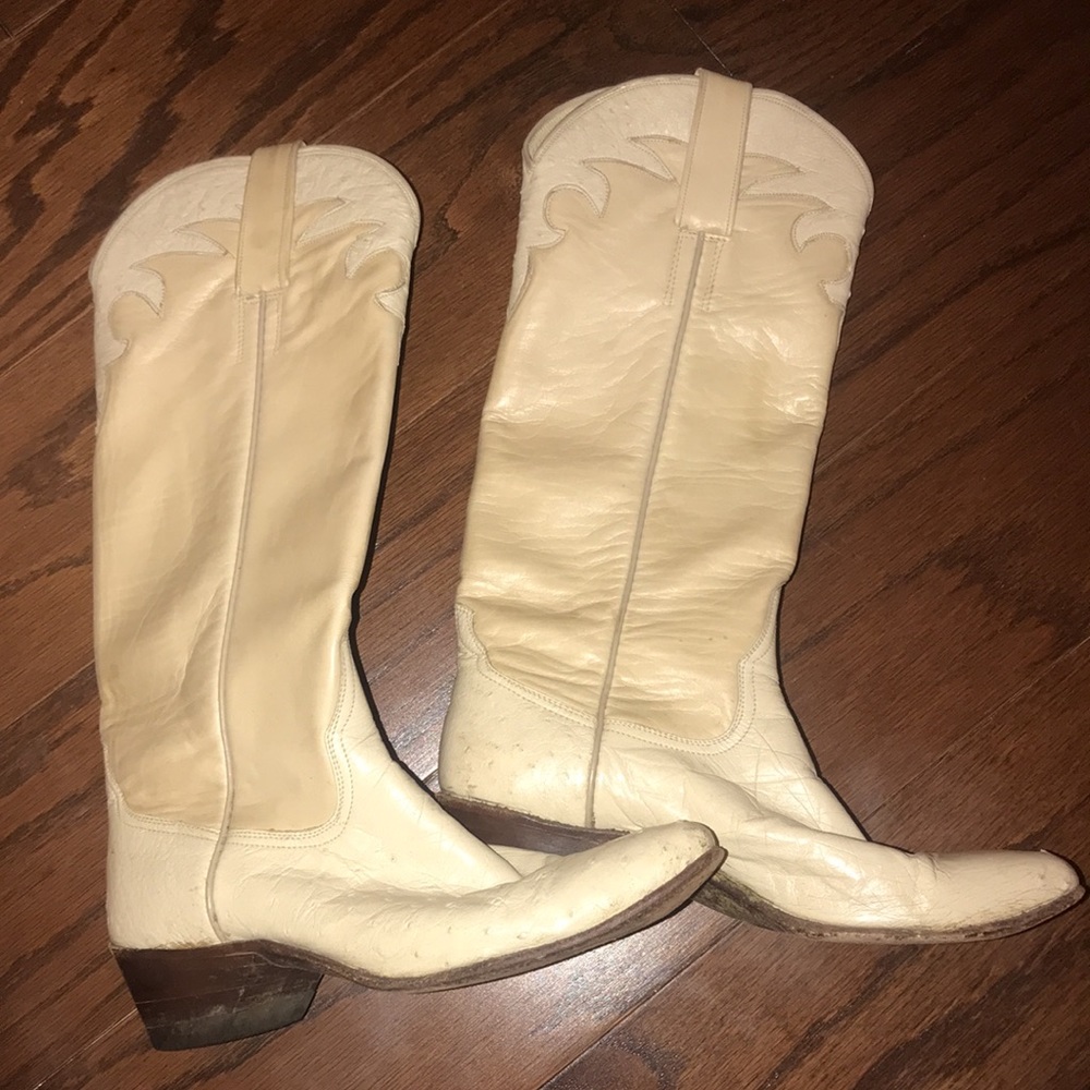 Armando’s cream colored Cowboy boots 6